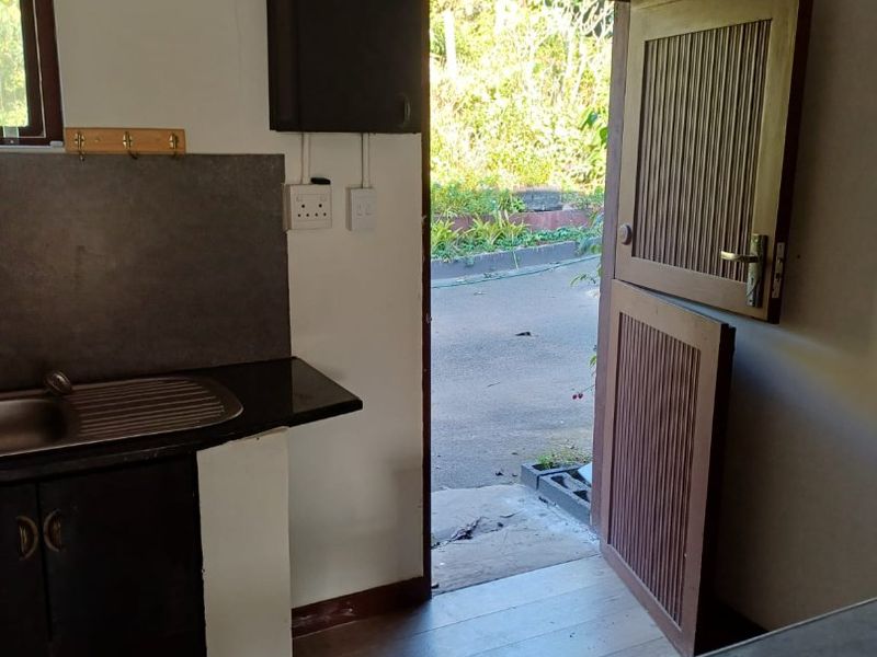 Stunning 1-Bedroom Cottage To Let in Kloof – Available Immediately - Photo 8