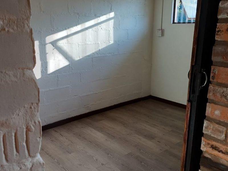 Stunning 1-Bedroom Cottage To Let in Kloof – Available Immediately - Photo 3
