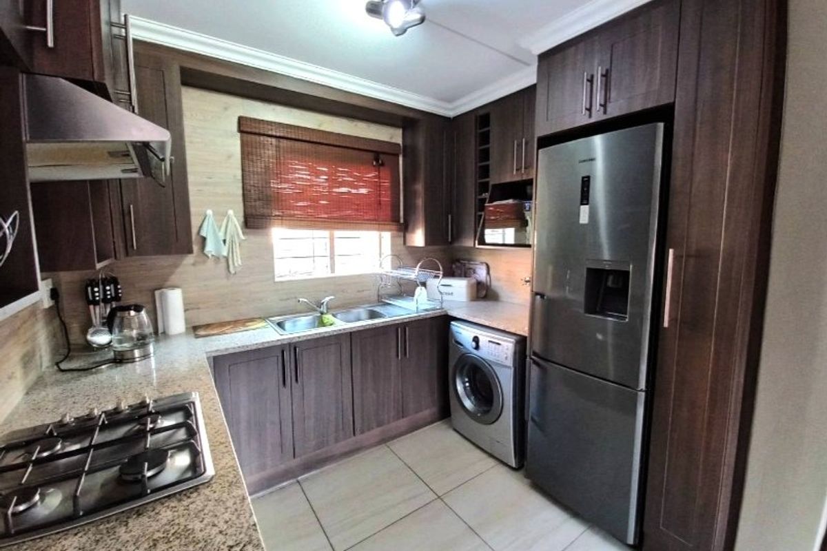 Modern 2-Bedroom Apartment To Let in Secure Westwood Manor Estate - Photo 5