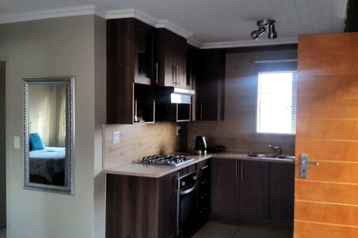 Modern 2-Bedroom Apartment To Let in Secure Westwood Manor Estate - Photo 3