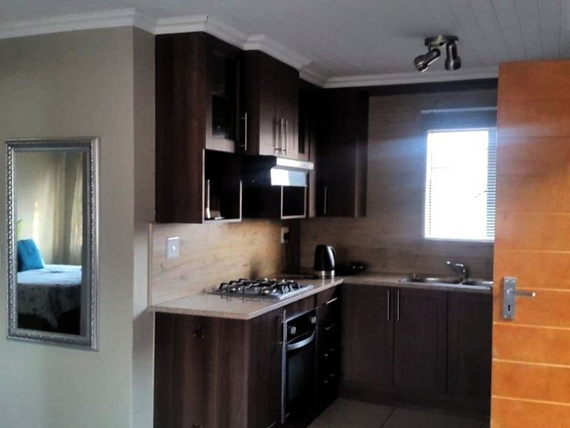 Modern 2-Bedroom Apartment To Let in Secure Westwood Manor Estate - Photo 3