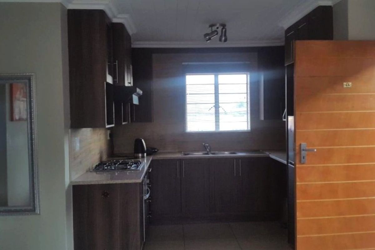 Modern 2-Bedroom Apartment To Let in Secure Westwood Manor Estate - Photo 4