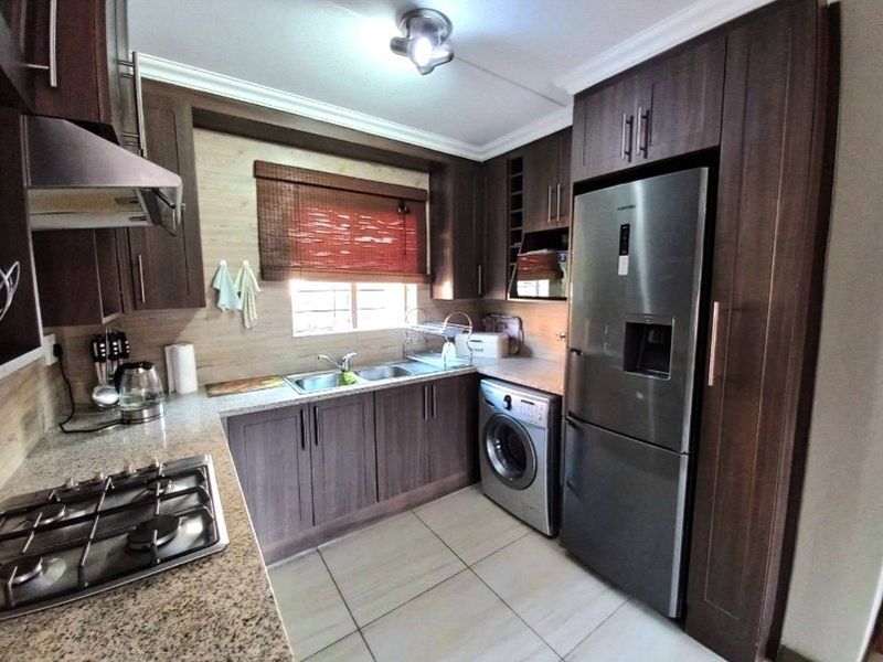 Modern 2-Bedroom Apartment To Let in Secure Westwood Manor Estate - Photo 5