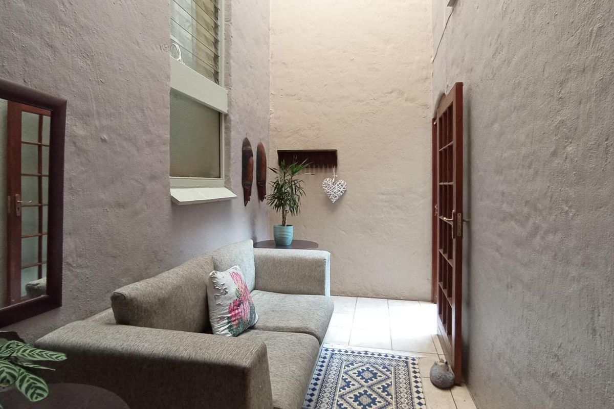 5 bedroom, 2 bathroom townhouse in Arcadia  - Photo 3