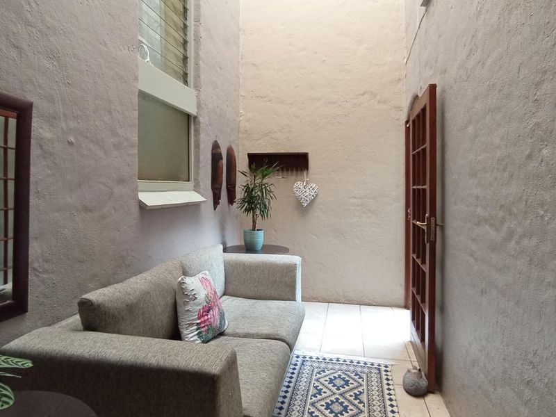 5 bedroom, 2 bathroom townhouse in Arcadia  - Photo 3
