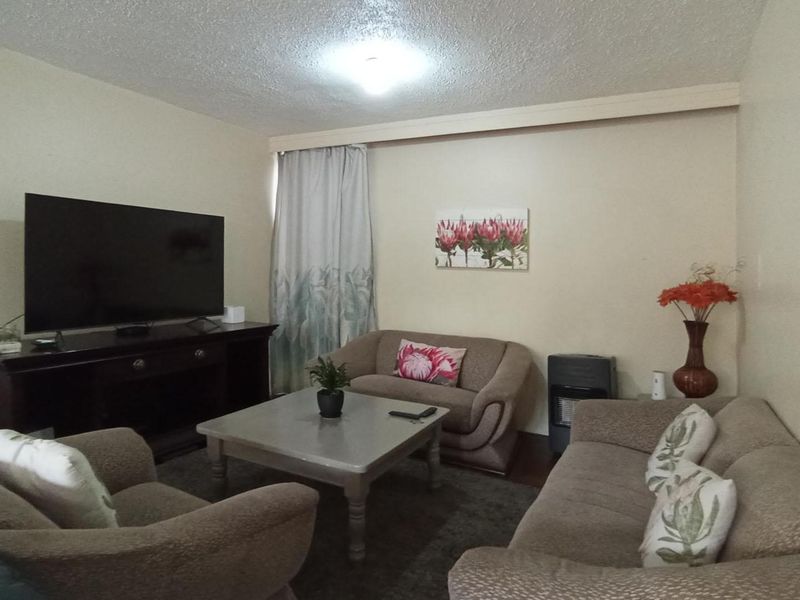 5 bedroom, 2 bathroom townhouse in Arcadia  - Photo 9