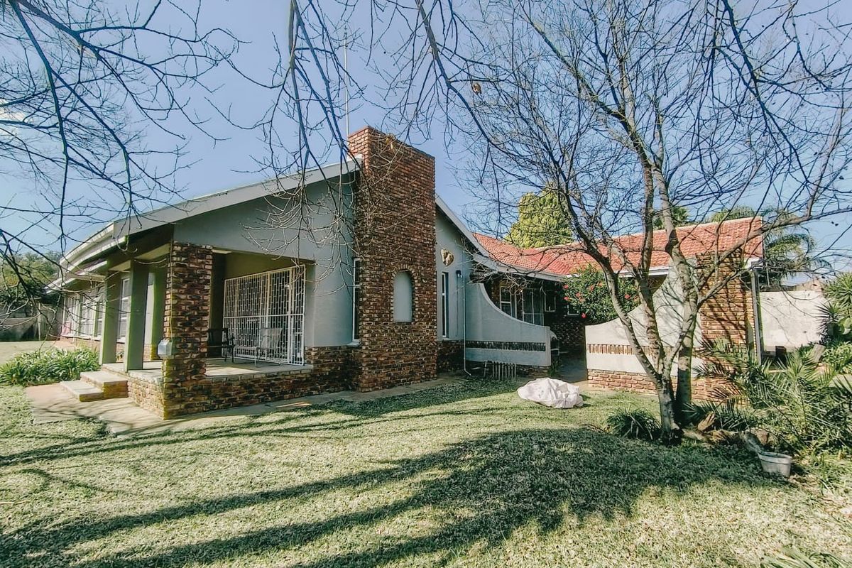 Spacious Family Living with Pool and Entertainer's Dream Backyard in Wilkoppies - Photo 5