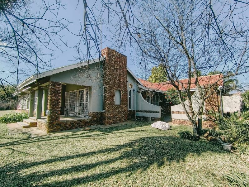Spacious Family Living with Pool and Entertainer's Dream Backyard in Wilkoppies - Photo 5