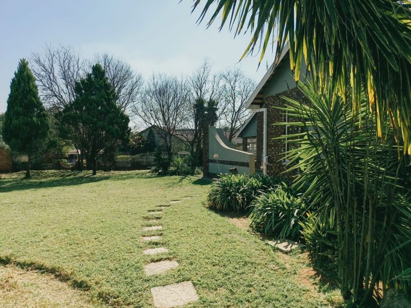 Spacious Family Living with Pool and Entertainer's Dream Backyard in Wilkoppies - Photo 2