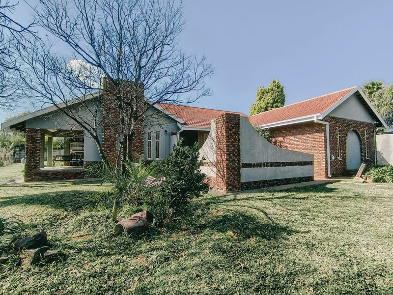 Spacious Family Living with Pool and Entertainer's Dream Backyard in Wilkoppies - Photo 6