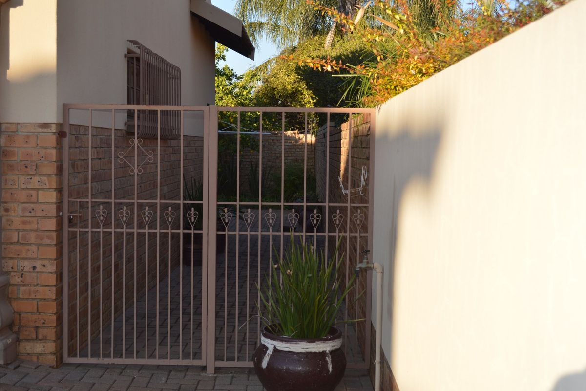 Elegant Estate Living in a Prestigious Wilkoppies Complex Heart & Home Realty – Your Home His Blessing - Photo 3