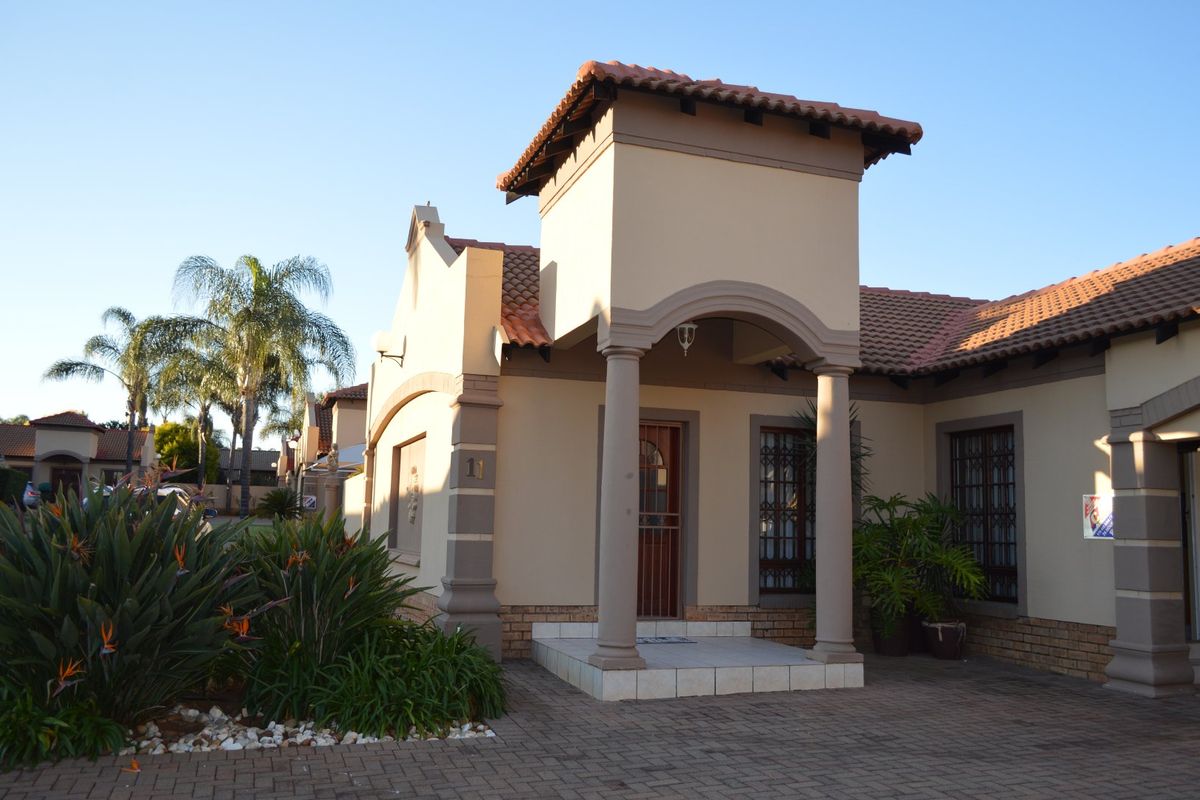 Elegant Estate Living in a Prestigious Wilkoppies Complex Heart & Home Realty – Your Home His Blessing - Photo 2