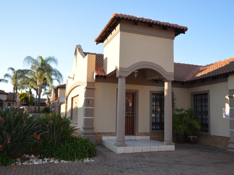 Elegant Estate Living in a Prestigious Wilkoppies Complex Heart & Home Realty – Your Home His Blessing - Photo 2