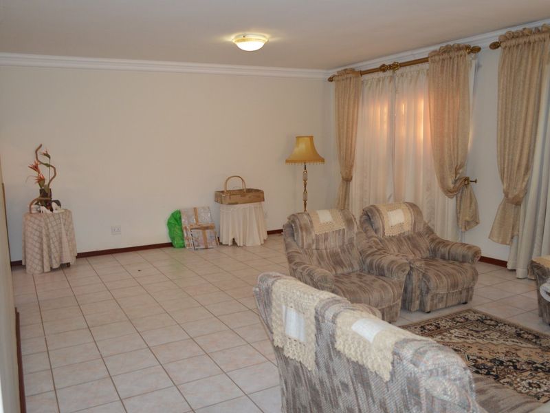 Elegant Estate Living in a Prestigious Wilkoppies Complex Heart & Home Realty – Your Home His Blessing - Photo 5