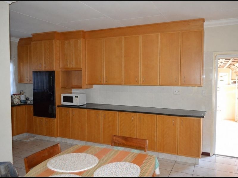 Elegant Estate Living in a Prestigious Wilkoppies Complex Heart & Home Realty – Your Home His Blessing - Photo 7