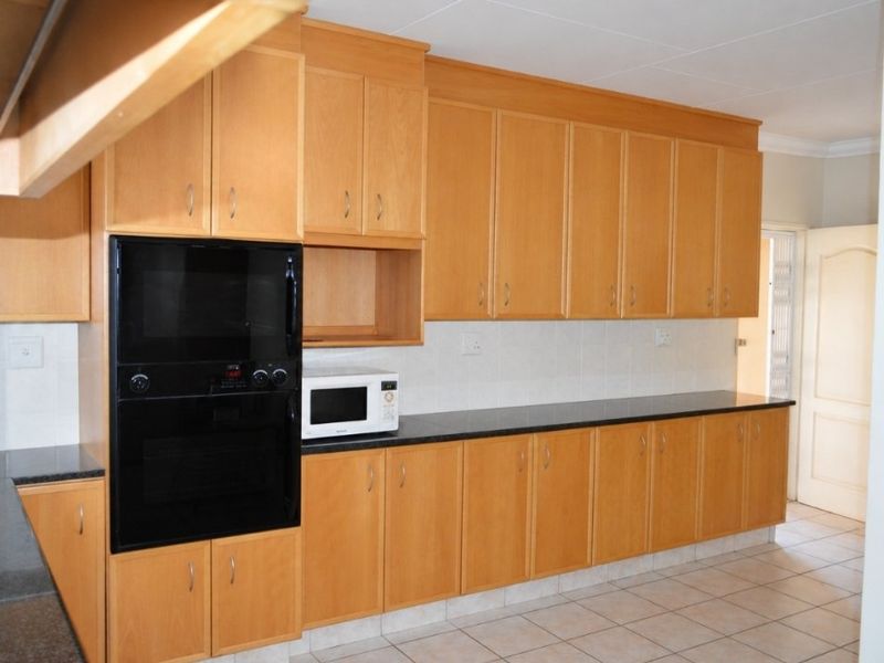 Elegant Estate Living in a Prestigious Wilkoppies Complex Heart & Home Realty – Your Home His Blessing - Photo 6