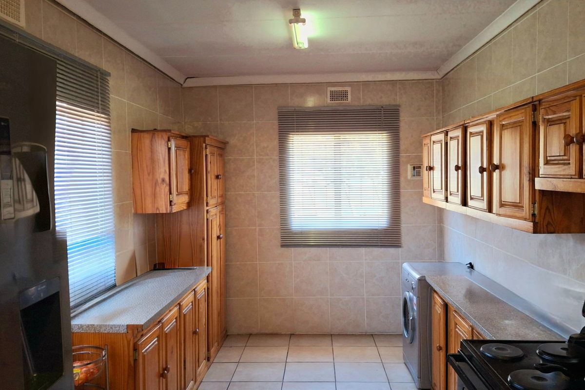 3 Bedrooms home for sale in Sasolburg close to high school and primary school  - Photo 5