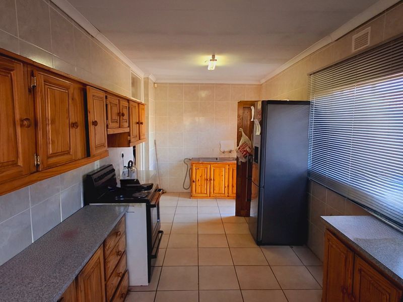 3 Bedrooms home for sale in Sasolburg close to high school and primary school  - Photo 3