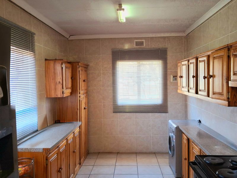 3 Bedrooms home for sale in Sasolburg close to high school and primary school  - Photo 5
