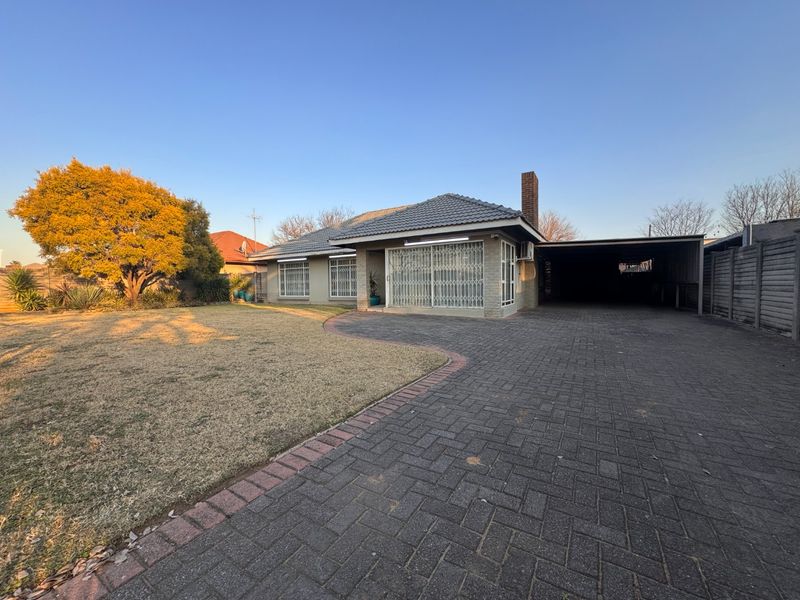 Turn the key to this home with heart in Three Rivers - Photo 4