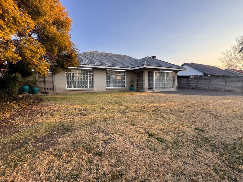 Turn the key to this home with heart in Three Rivers - Photo 1