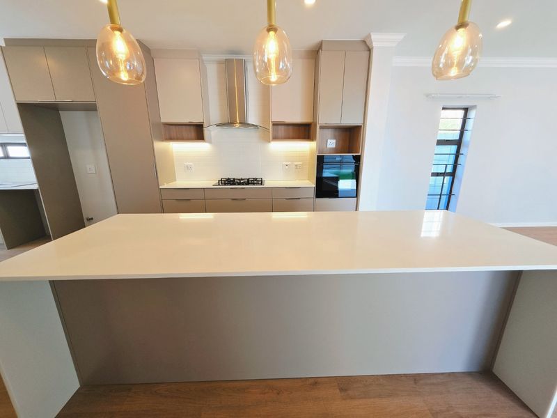 Spacious Family Home to Rent — Secure Parklands Close, Freshly Revamped - Photo 2