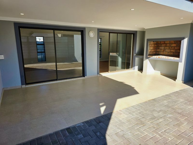 Spacious Family Home to Rent — Secure Parklands Close, Freshly Revamped - Photo 1