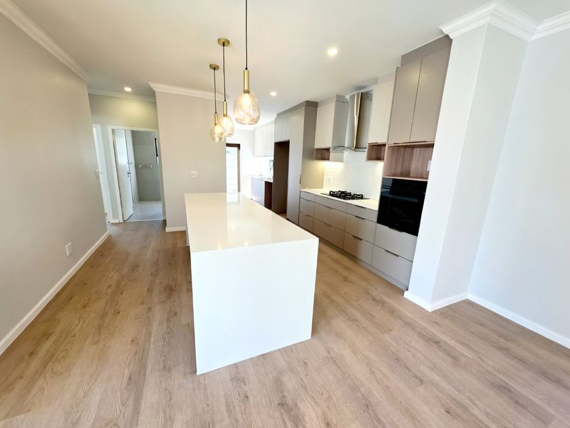 Spacious Family Home to Rent — Secure Parklands Close, Freshly Revamped - Photo 3