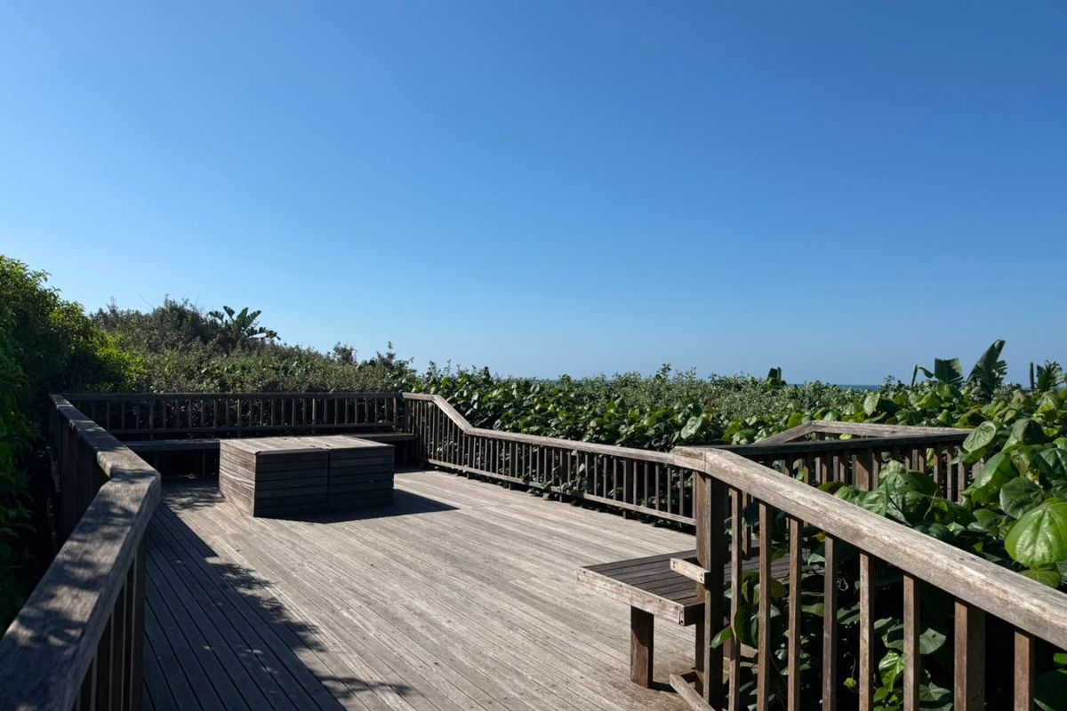 To let in Umhlanga, Frontline 3 bedroom pet friendly apartment. - Photo 4