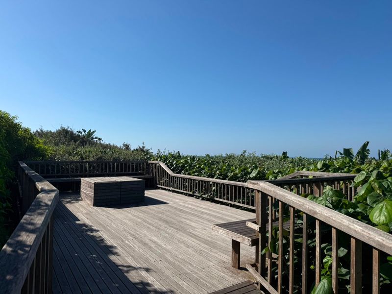To let in Umhlanga, Frontline 3 bedroom pet friendly apartment. - Photo 4