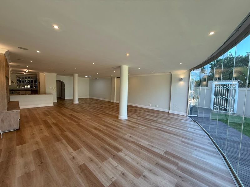To let in Umhlanga, Frontline 3 bedroom pet friendly apartment. - Photo 10