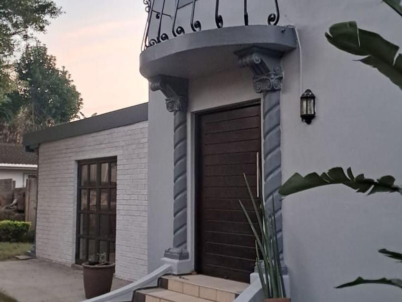 To let in Durban North, Spacious, pet friendly family home in Athlone with flatlet - Photo 2