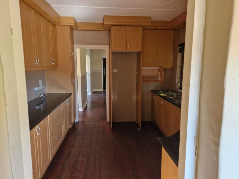 To let in Durban North, Spacious, pet friendly family home in Athlone with flatlet - Photo 6