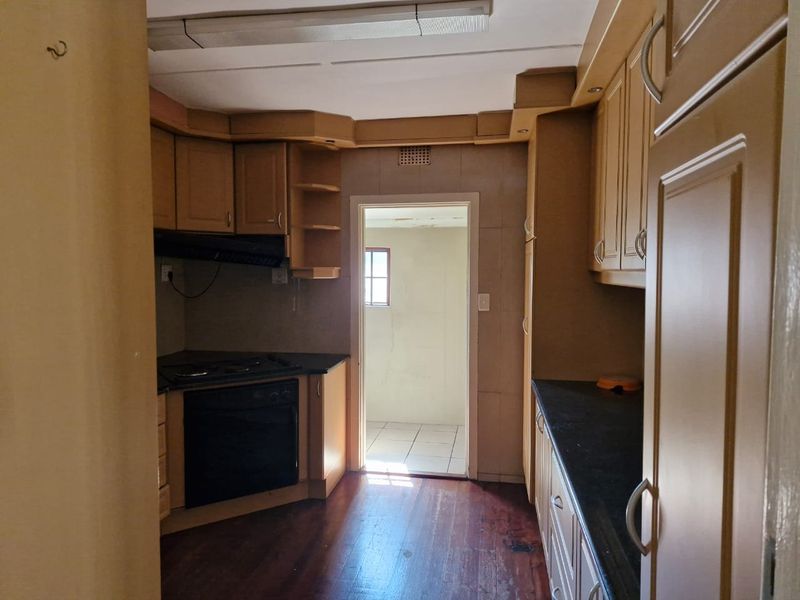 To let in Durban North, Spacious, pet friendly family home in Athlone with flatlet - Photo 5