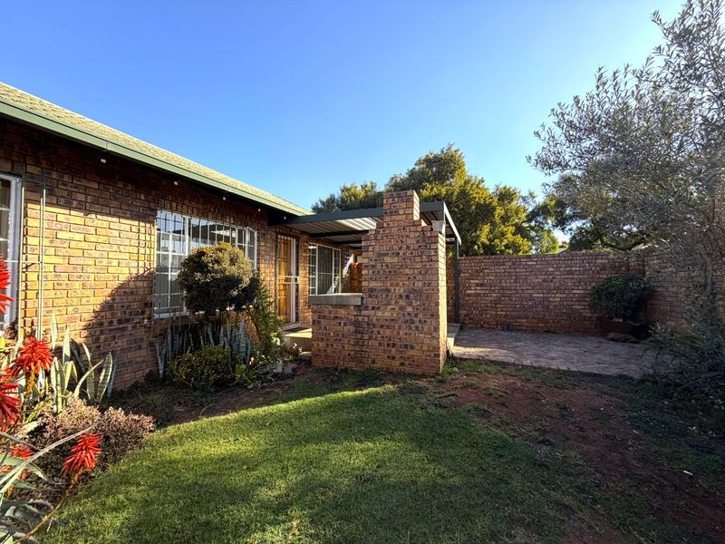 2-Bedroom Townhouse to Rent in Highveld - Photo 4