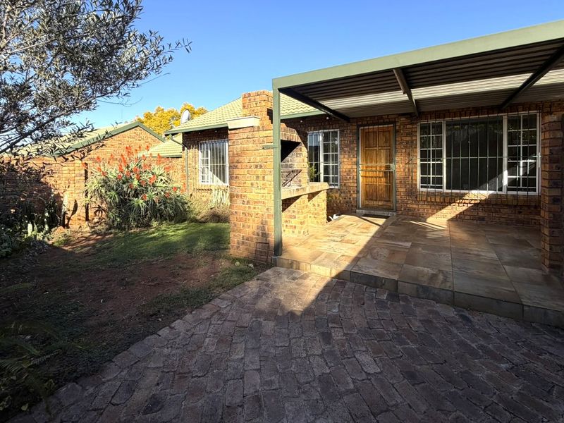 2-Bedroom Townhouse to Rent in Highveld - Photo 1