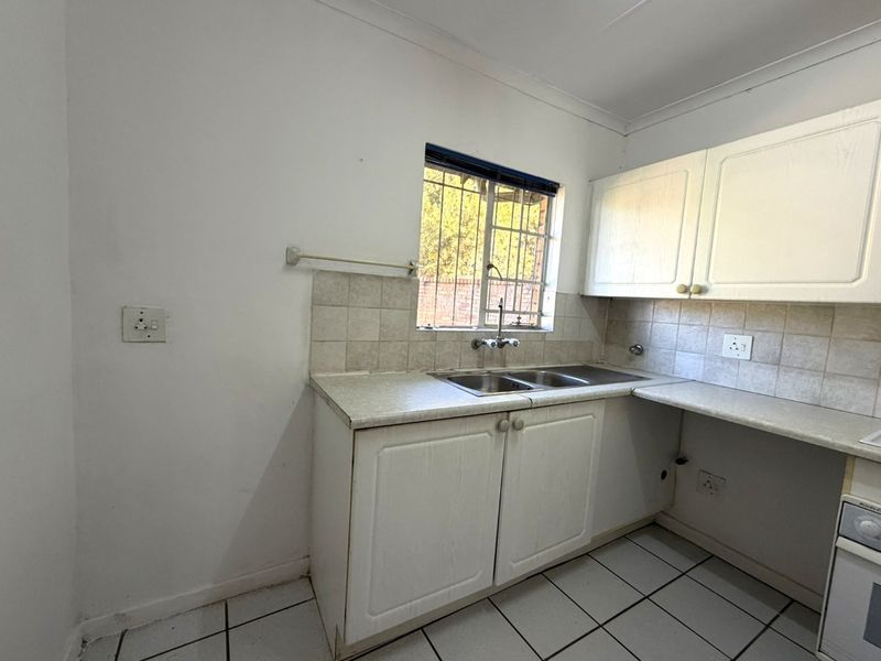 2-Bedroom Townhouse to Rent in Highveld - Photo 10