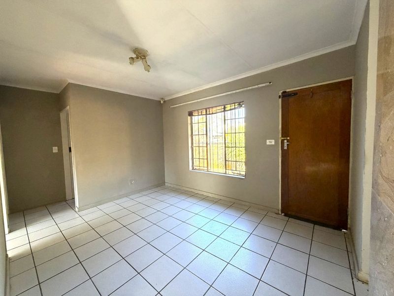 2-Bedroom Townhouse to Rent in Highveld - Photo 7