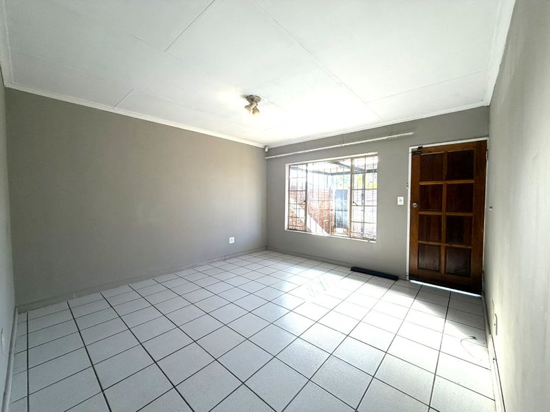 2-Bedroom Townhouse to Rent in Highveld - Photo 6