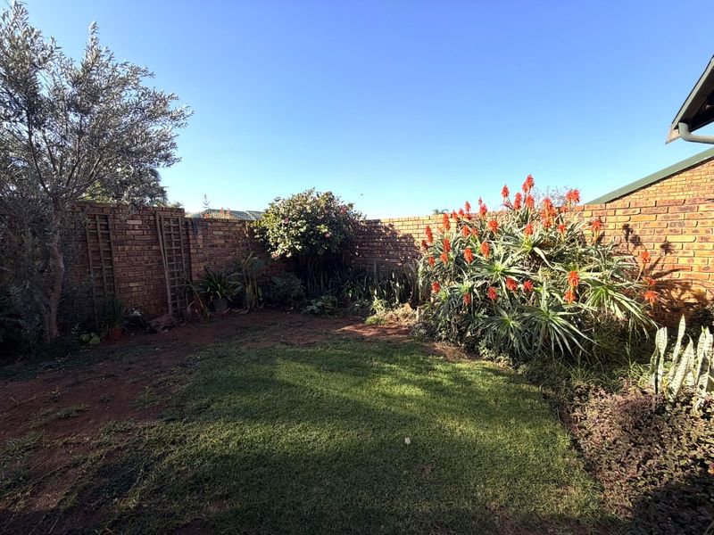 2-Bedroom Townhouse to Rent in Highveld - Photo 3