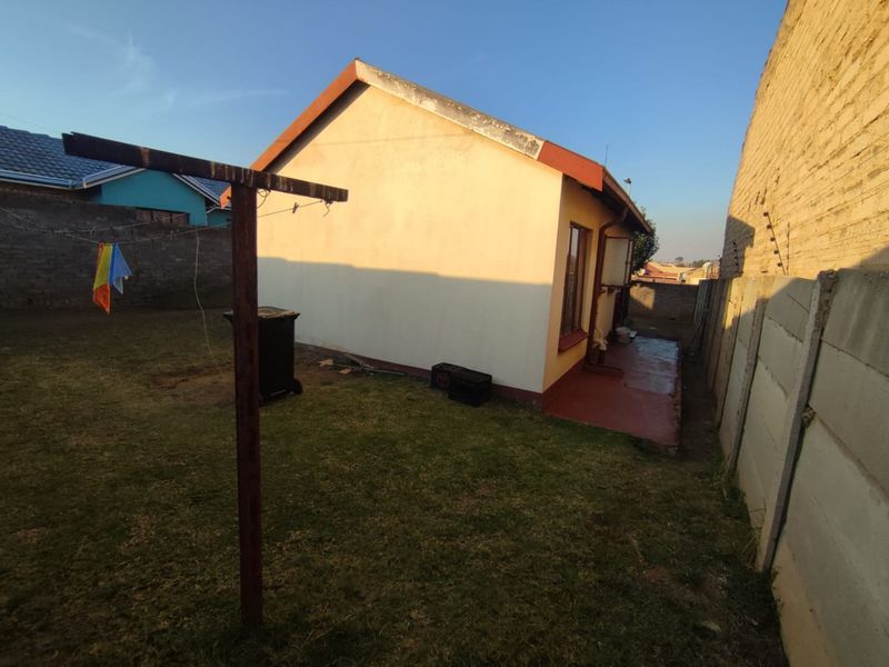 HOUSE FOR SALE IN CLOVERDENE  - Photo 4