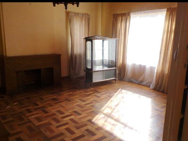 A Stunning 3 Bedroom, 2 Bathroom House in Primrose Hill - Photo 8