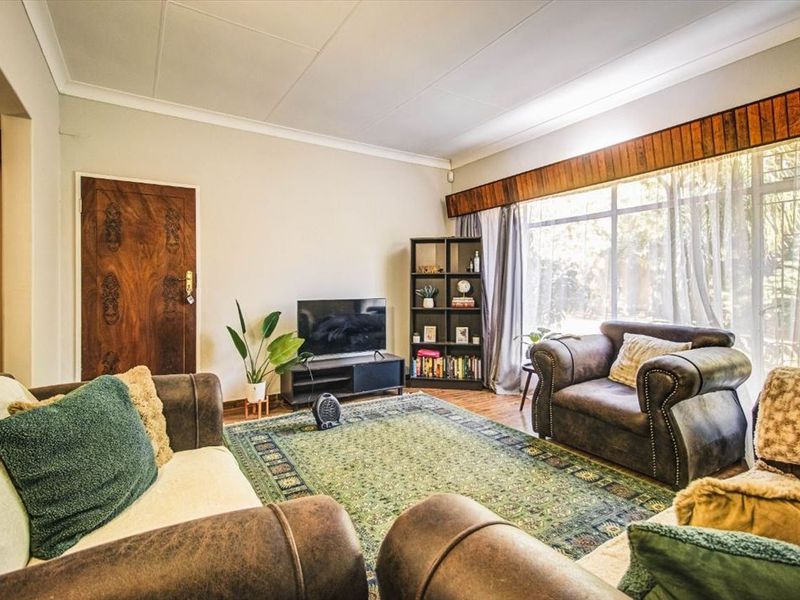 Spacious Family Home with Granny Flat - Photo 2