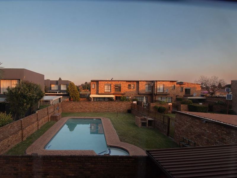 Comfort, Convenience & Outdoor Living - Photo 4