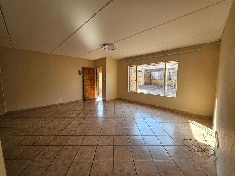 Charming Home Offering Comfort and Convenience - Photo 2