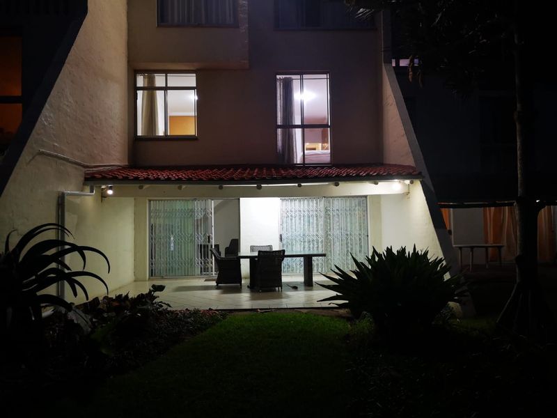 Upmarket DuplexTownhouse in Prime Location! - Photo 7