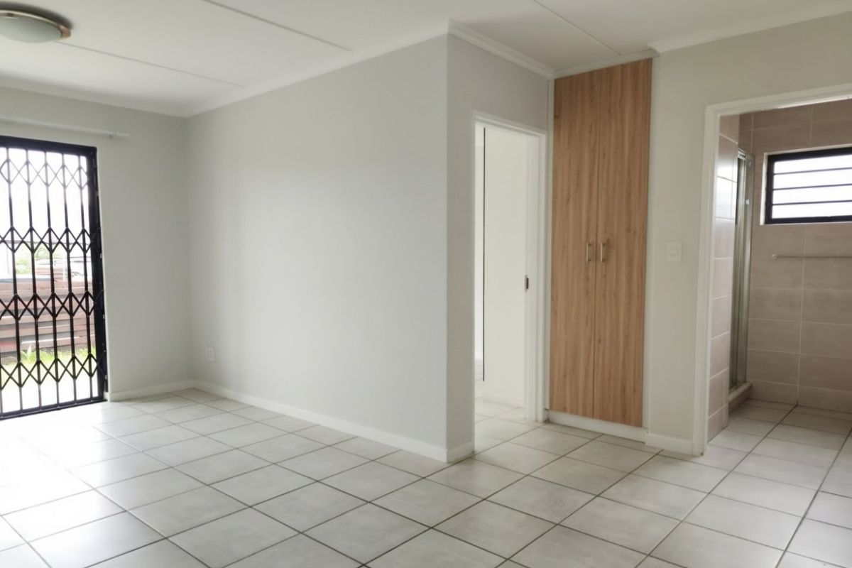 Modern Ground Floor 1 Bedroom Apartment for Rent in Green Park Lifestyle Estate, Boksburg - Photo 3