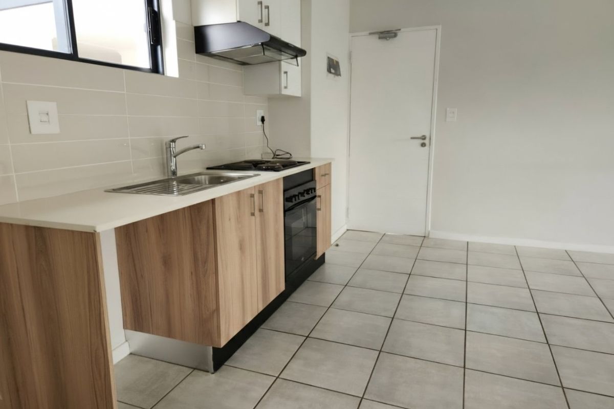 Modern Ground Floor 1 Bedroom Apartment for Rent in Green Park Lifestyle Estate, Boksburg - Photo 5