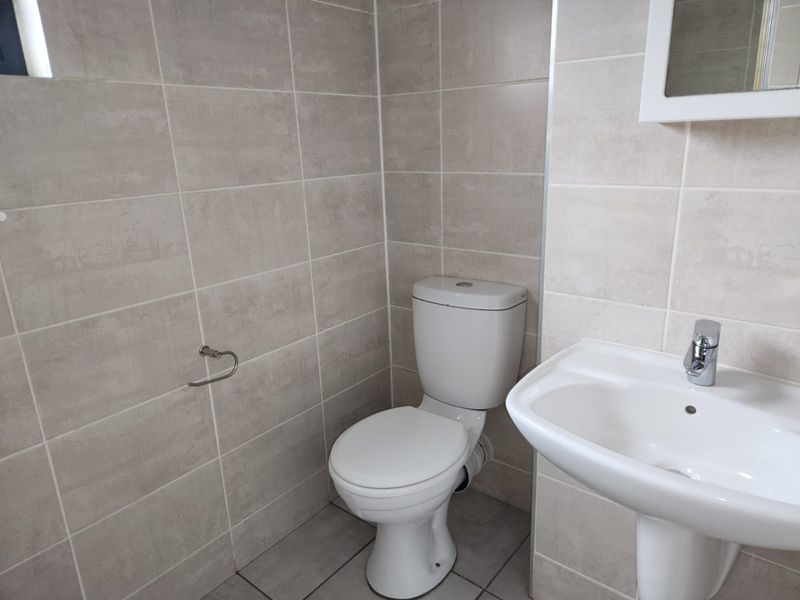 Modern Ground Floor 1 Bedroom Apartment for Rent in Green Park Lifestyle Estate, Boksburg - Photo 7
