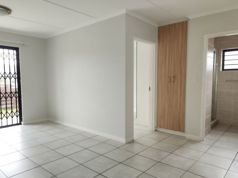 Modern Ground Floor 1 Bedroom Apartment for Rent in Green Park Lifestyle Estate, Boksburg - Photo 3